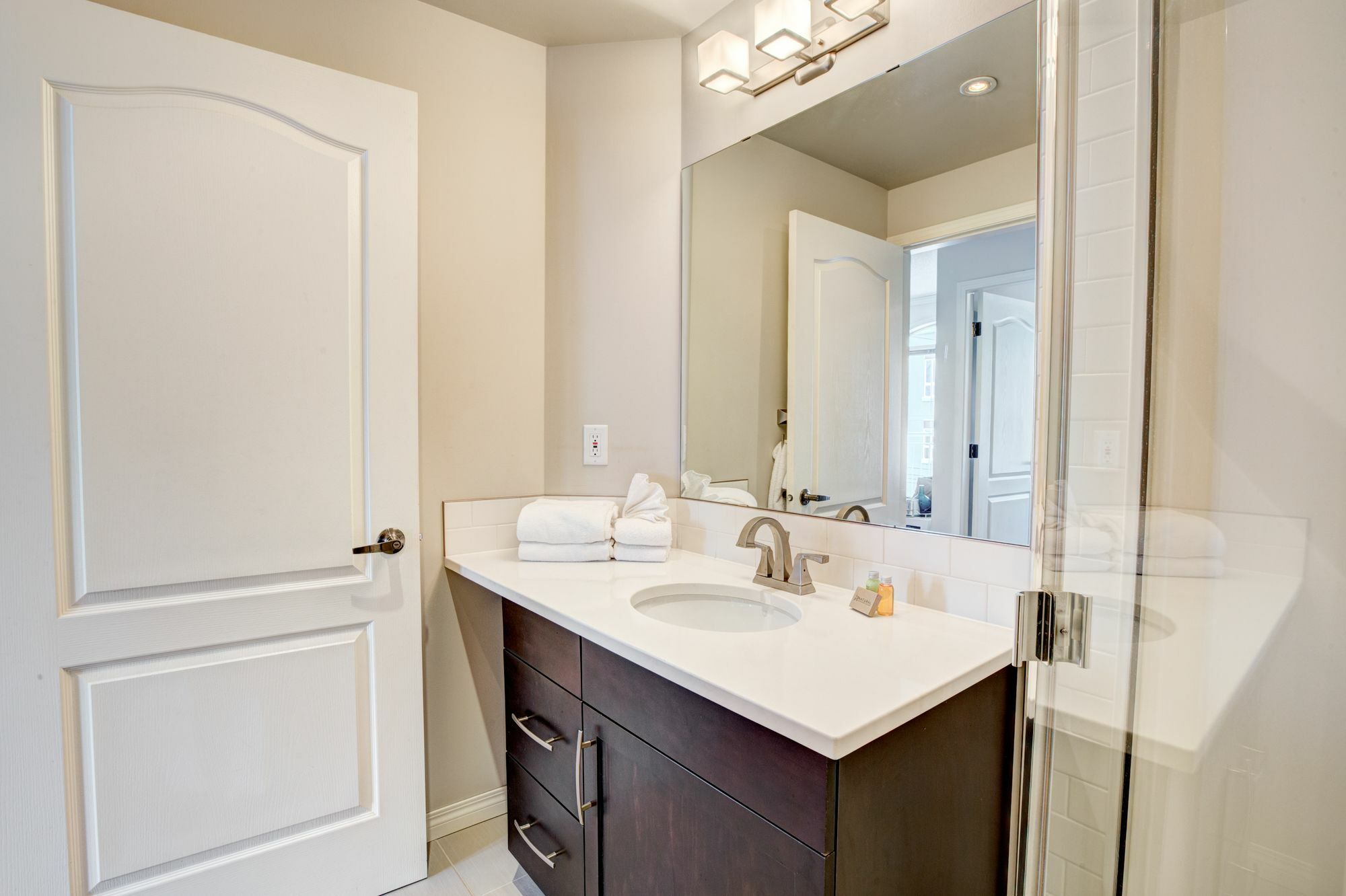 Suite Digs - Genesis YYC Exterior foto